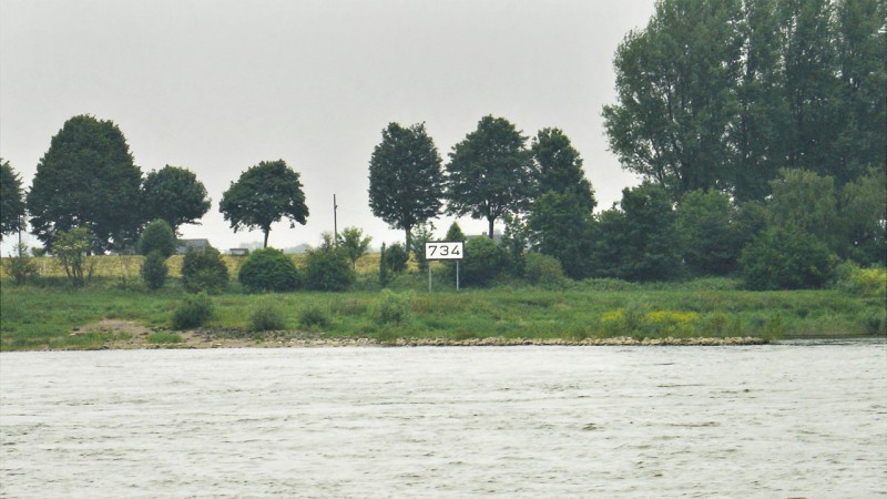 Rheinkilometer  734 rechts