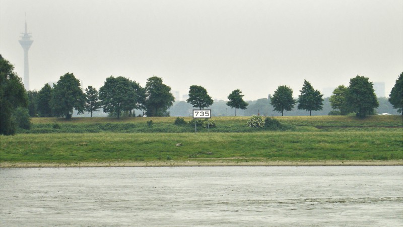 Rheinkilometer 735 rechts