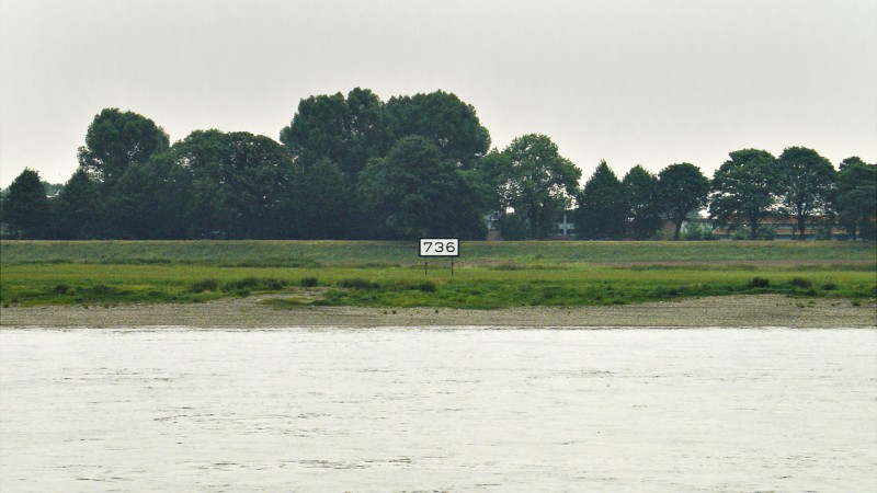 Rheinkilometer 736 rechts