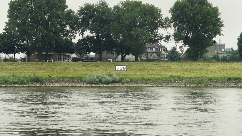 Rheinkilometer 738 rechts