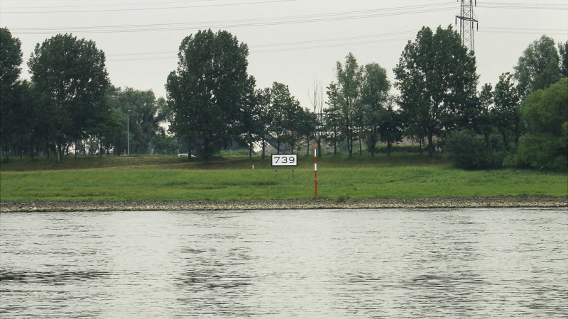 Rheinkilometer 739 rechts