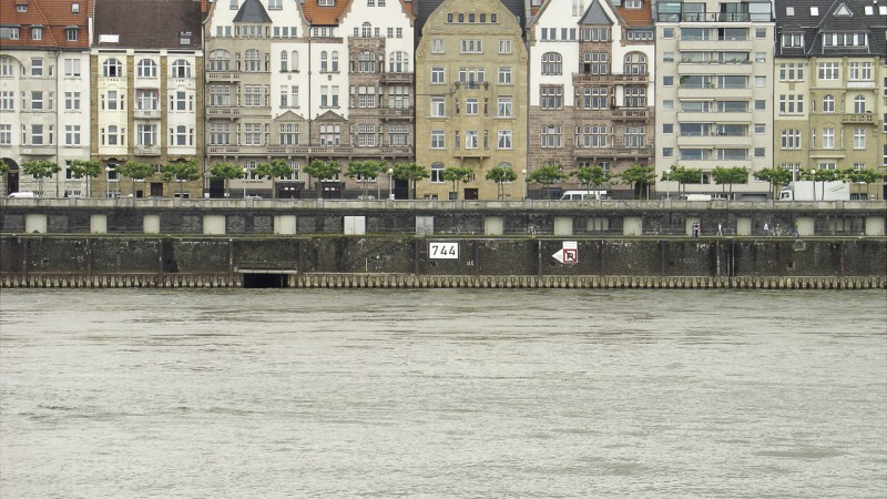 Rheinkilometer 744 rechts