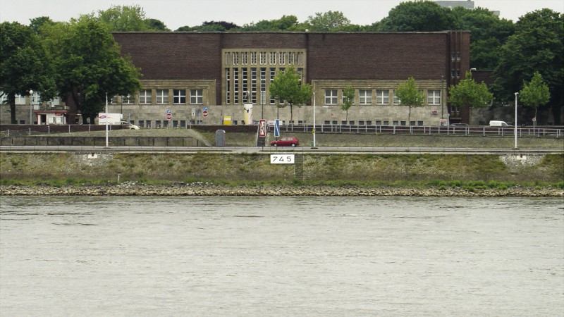 Rheinkilometer 745 rechts