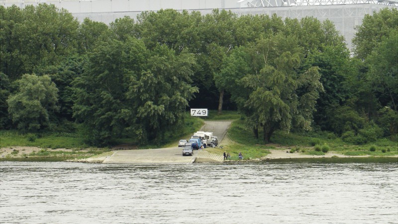 Rheinkilometer 749 rechts