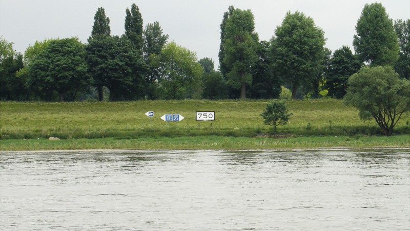 Rheinkilometer 750 rechts