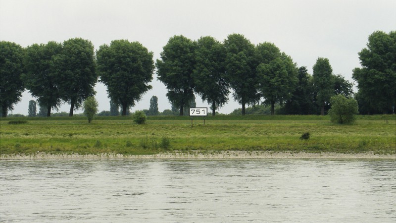 Rheinkilometer 751 rechts