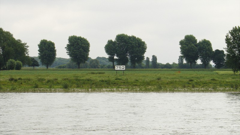 Rheinkilometer 752 rechts