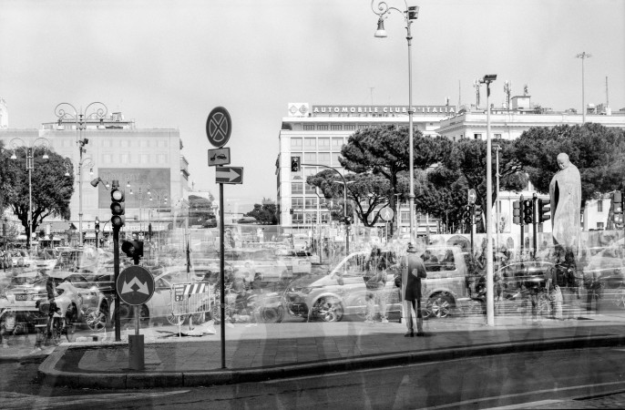 Piazza dei Cinquecento, rechts Statua di San Giovanni Paolo II