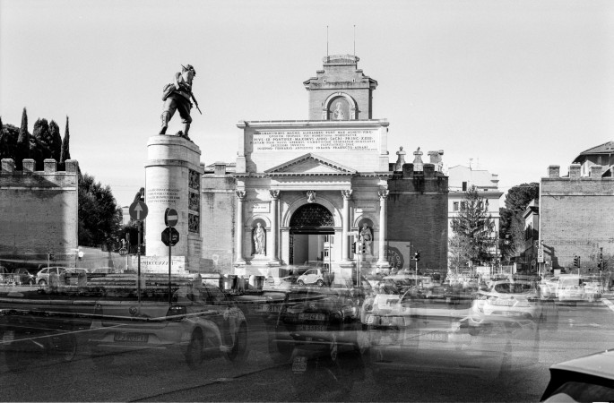 Porta Pia, Monumento al Bersagliere