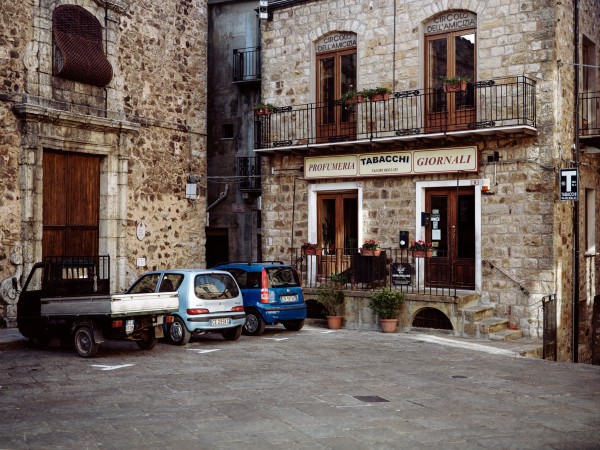 Piaggio Ape, Fiat Seicento und Fiat Panda II in Geraci Siculo, Sizilien