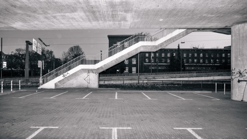 Rheinkniebrücke, Polizeipräsidium