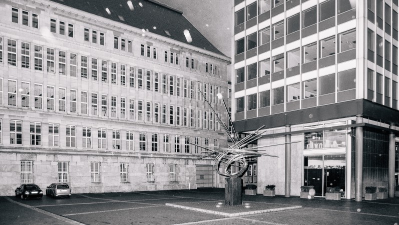 Mannesmann-Haus, Peter Behrens und Mannesmann-Hochhaus, Paul-Schneider-Esleben PSE