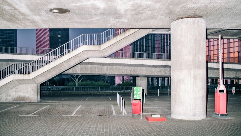 Unter der Rheinkniebrücke