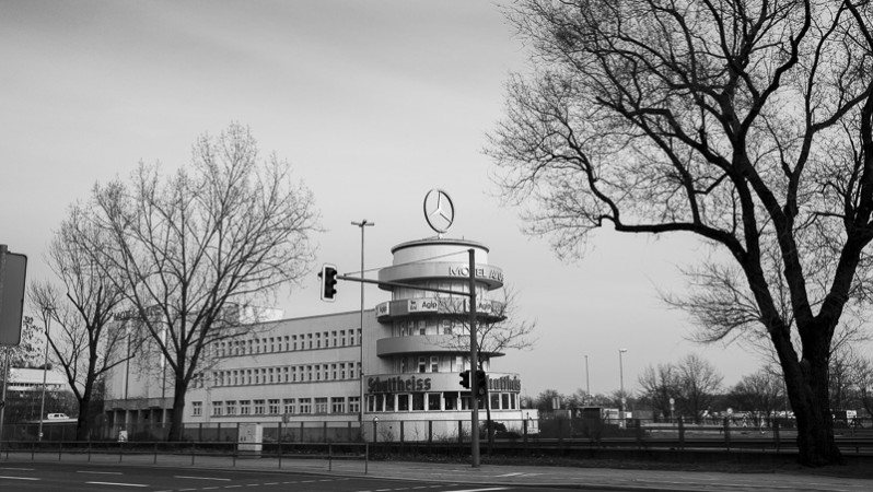 Video: Motel AVUS, ehemaliges Verwaltungsgebäude und Zielrichterturm 1937, Berlin
