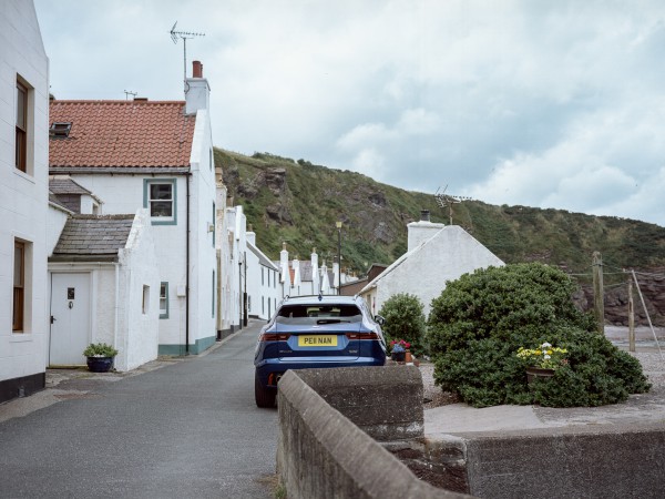 Jaguar E-Pace in Pennan, Schottland